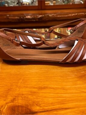Woman G H Bass Brown Leather T-Strap Flats